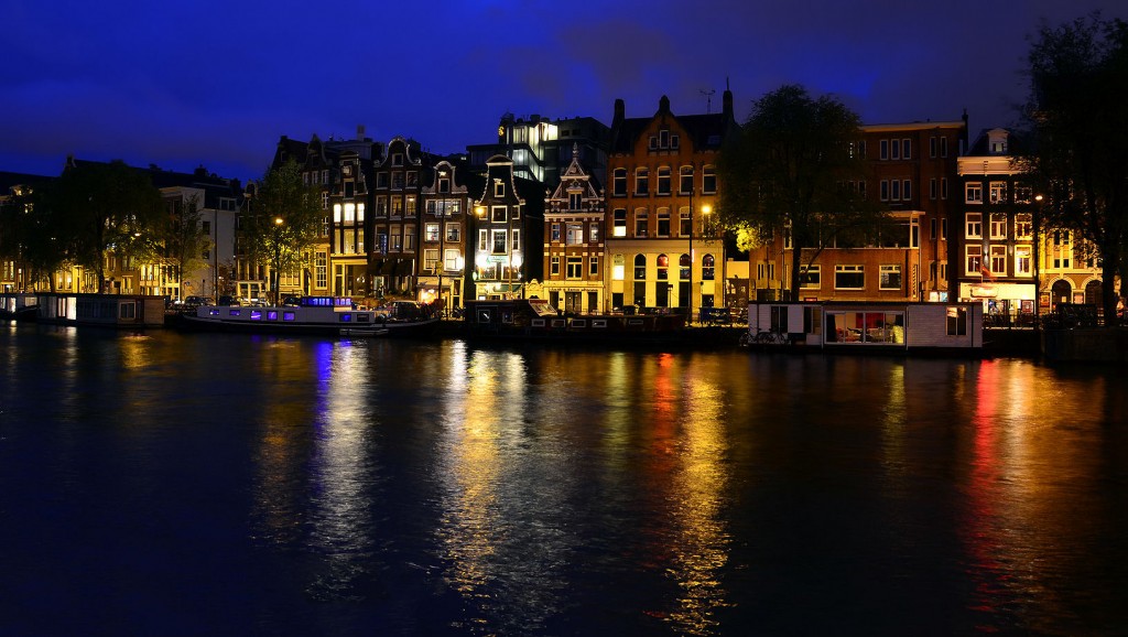 amsterdam-canal-night