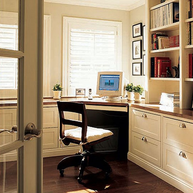 室内-设计-和-房间-装饰美丽的经典-黑色-木制椅子-与-白-角-计算机-桌子和书架子上——内阁——设置——高级——室内家居-办公室-房间-设计-令人兴奋——室内des - 648 x648